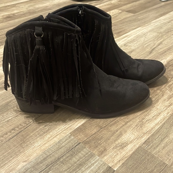 Reneeze black suede booties with fringe size 7 - Picture 1 of 5